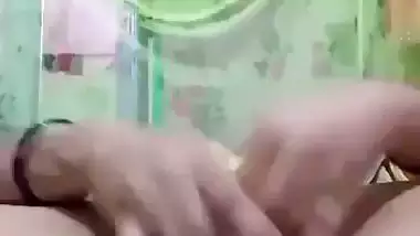 Desi babe using room freshener bottle to masturbate