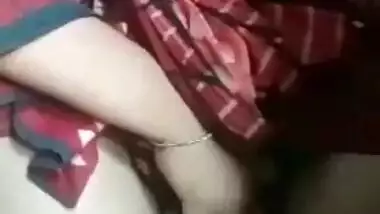 Desi Unsatisfied Horny Bhabi Pussy Fingering With A Metal thing For Husband