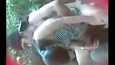 Indian outdoor sex scandal clip of local student with lover in garden