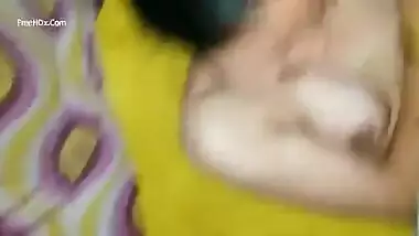 Desi woman dislikes sex show arranged by her XXX lover behind the camera