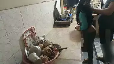 Bhai ne bahen ko jabardasti kitchen me choda Indian step sister having hard