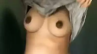 Desi tshirt stripping video of Nisha