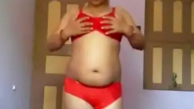 South Indian Housewife playing with boobs n pussy recording on cam for her BF