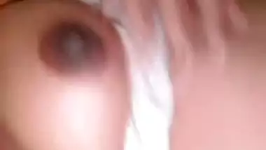 Round boobed Indian lady naked MMS