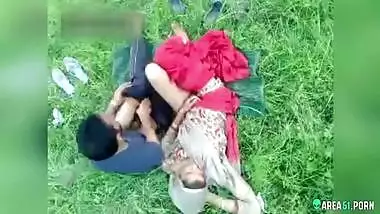 Desi jungle sex of young college girl and bf сaught on spy camera