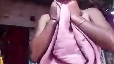 An 18-year-old girl records her nude MMS for her lover