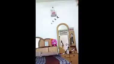 Hindi sex video of a mature guy having fun with a young bhabhi