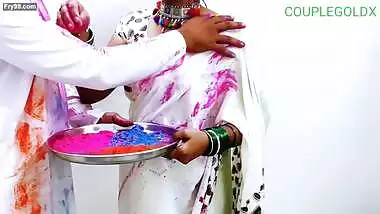 Happy Holi bhabhi ji ghar par koi nahi hai jab tak hamari chudai ho jaye