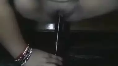 Gaon Ki Bhabhi Ne Lund Samajhke Chut Me Torch Hi Ghusa Diyahot Indian Bhabhi Masterbating With Torch 1.3