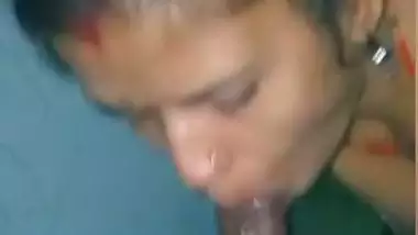 Lady sucks Indian big black dick in desi sex MMS