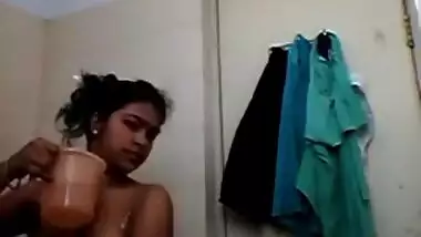Desi whore goes to bathroom but takes camera to film her sexy body