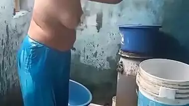 Today Exclusive- Desi Bhabhi Record Her Bathing Video For Lover Part 1