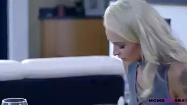 Mom´s Hot Pie, Emma Hixx & India Summer, Trio con madura y jovencita