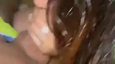 Delhi guy gets an Indian blowjob from a sexy call girl