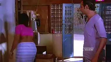 Beena Kumbalangi scenes village beauty dusky in lungi blouse sexy tummy deep navel