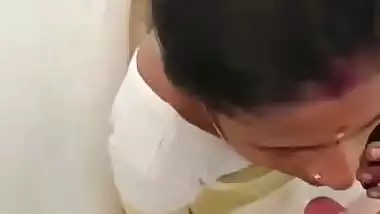 Cheating wife gives an outdoors Tamil blowjob to her BF