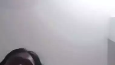 MILF in glasses fingering her horny pussy in nude call