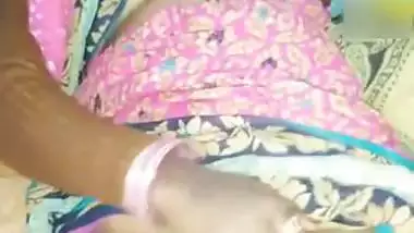 Local desi slut in saree masturbating video