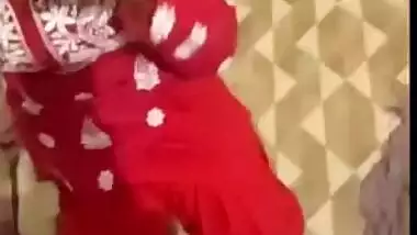 Nasty Desi XXX housewife giving a wet blowjob to her house owner MMS