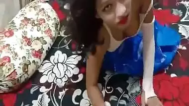 Desi babe uses mouth to make sex partner's cock hard before chudai