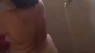 Big ass mature Indian aunty bathing videos online