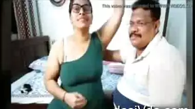 Tamil Couple Tarivishu on Cam Play Hot