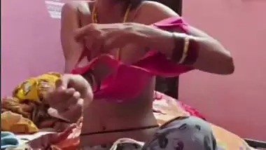 Slim Tamil wife small boobs showing to husband