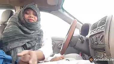 Hijabi lady enjoys desi outdoor sex with her lover