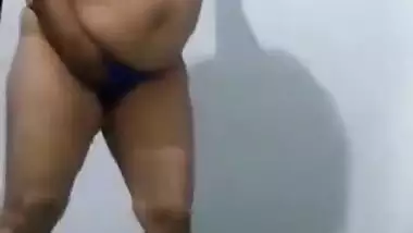 Pregnant Indian MILF hides face but shows XXX parts in solo sex show