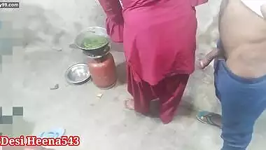 The brother-in-law, who is cooking food in the kitchen, was stunned by the brother-in-law in a clean voice