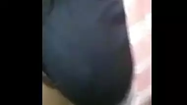 Desi Bhabi Apni Boy Friend Ko Bathroom Mein Jaakar Uski Bada Boobs Our Chut Dikhakar Maja Lerrahihe