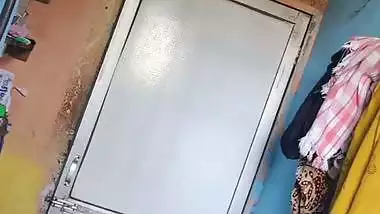 Perverted neighbor records a desi milf bathing in her bathroom