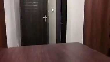 A horny girl fucks a delivery guy in her hot Indian MMS