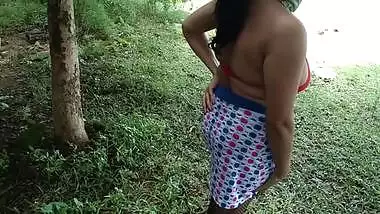 Curvy Desi Bhabhi in green XXX sari fucked under the tree by lover