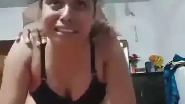 Wild man’s hard sex makes his wife moan in Bangla sex video