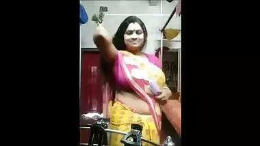 Lovely with playful eyes dances on sex camera for XXX Instagram profile