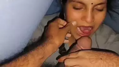 Horny wife’s Indian blowjob makes her man cum