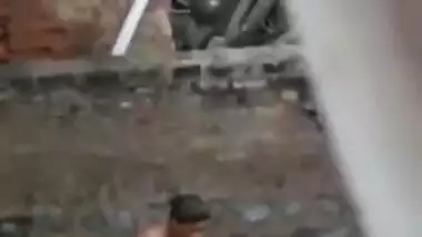 Desi aunty nude captured on while bath on outdoor, for your pleasure