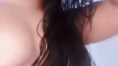 After shower Desi hottie shows her XXX vagina that is ready for sex