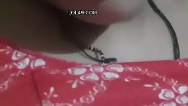 Close up selfie video of desi bhabhi showing nude body
