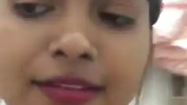 Nice Desi girl with pink lips touches XXX parts in the shower room