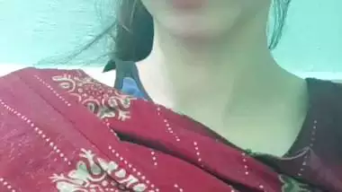Cute desi girl virgin boobs showing viral selfie