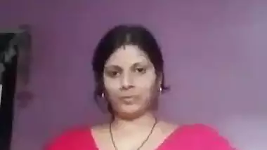 Kolhapur lady records her Indian nude MMS for her lover