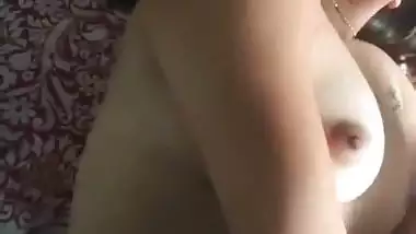 Sexy boobed desi beauty ki naked MMS clip