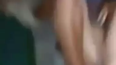 Desi XXX woman gets her wet pussy fucked by her young neighbour MMS