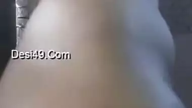 Desi mom is still in the loop and wants to make her own sex video