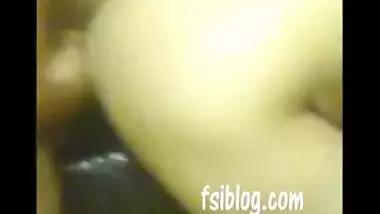 Paki bhabi fucked by hubby’s friend on standing motor bike
