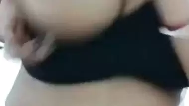 Gorgeous Chamet girl naked body showing on live