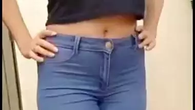 Paki XXX model takes off top and tight jeans to show her Desi curves