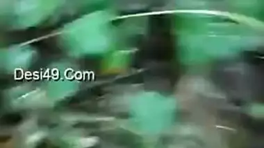 Lonely Desi woman looks ready for porn and a stranger starts filming her